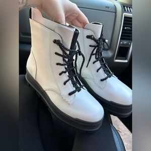 Brand new UGG sidnee waterproof leather Ugg boots